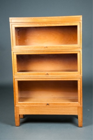 Appraisal: Three Tier Oak Barrister Bookcase No label present H x