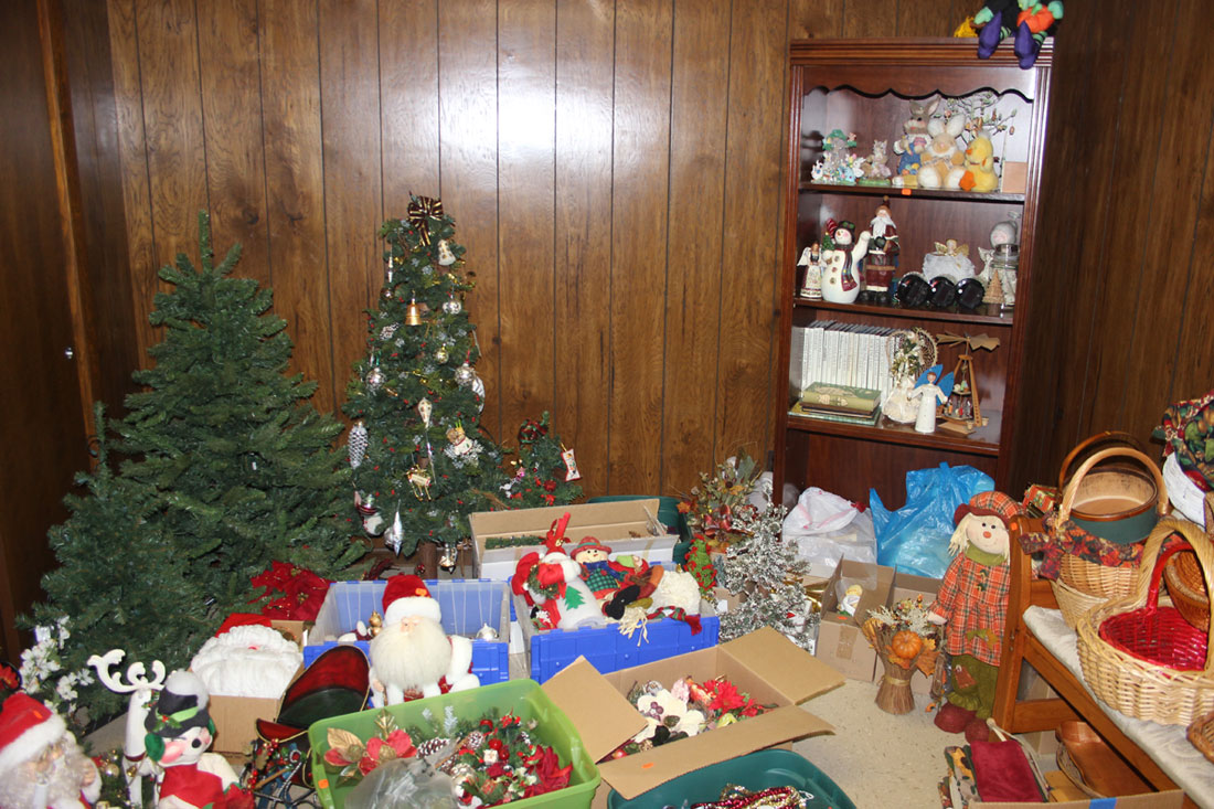 Appraisal: Large assortment of Christmas ornaments