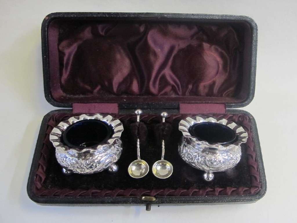 Appraisal: Cased pair of Victorian silver salts and servers Birmingham