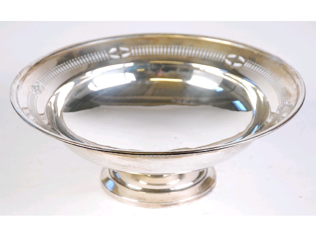 Appraisal: SILVER PEDESTAL FRUIT BOWL plain with pierced border on low