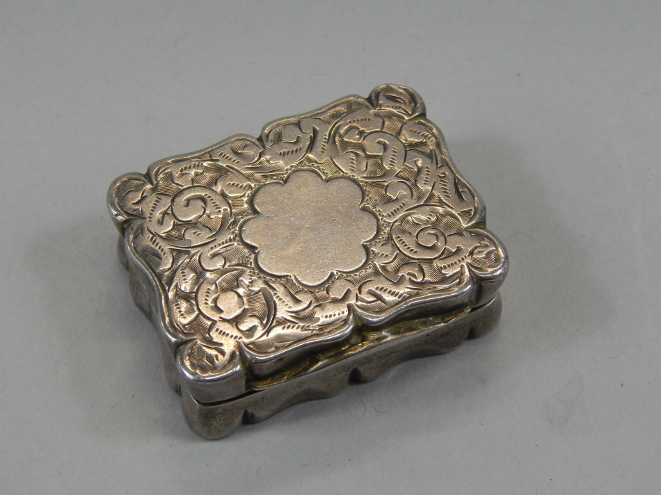 Appraisal: An Edwardian silver rectangular pill box with engraved decoration and