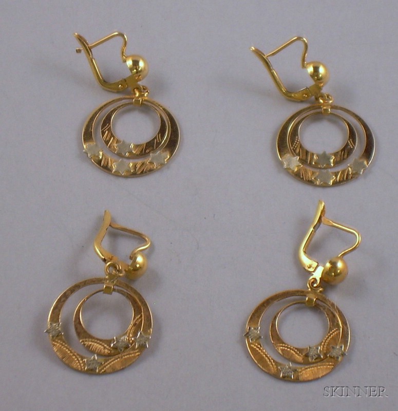 Appraisal: Two Pairs of kt Gold Earpendants Both lgs in dwt