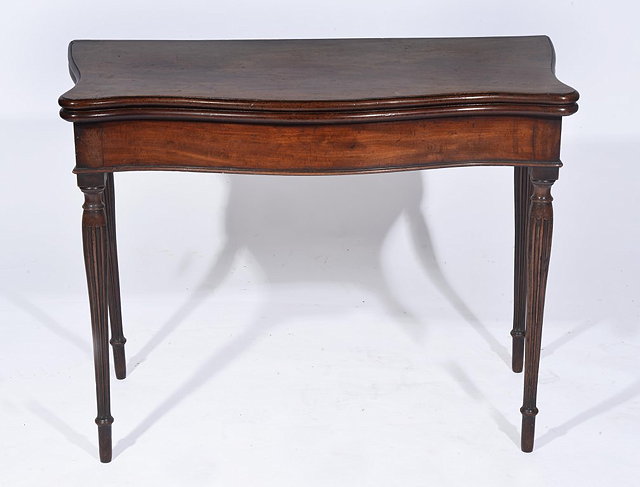 Appraisal: A TH CENTURY MAHOGANY SERPENTINE FOLD-OVER CARD TABLE with inset