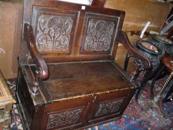 Appraisal: An th century and later oak settle