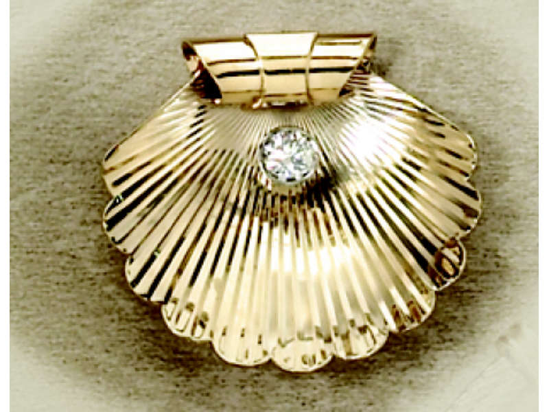 Appraisal: DIAMOND BROOCH k yellow gold shell design set with one