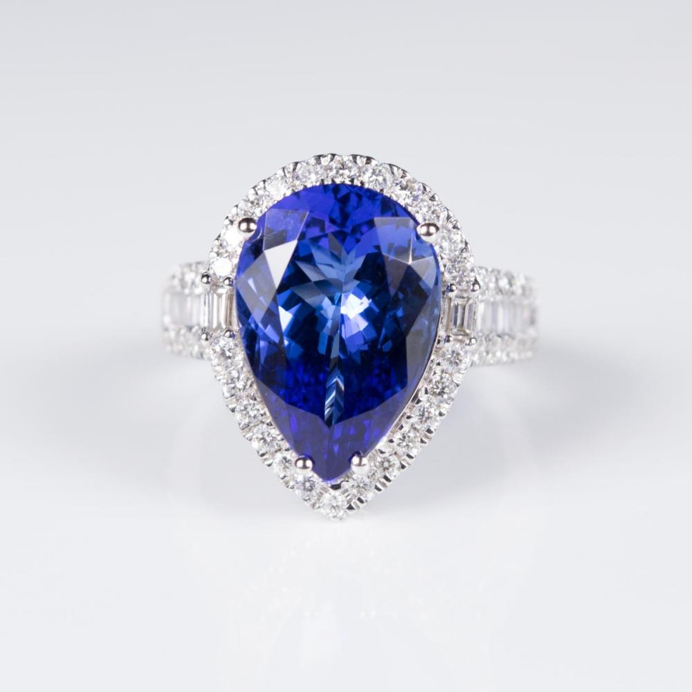 Appraisal: TANZANITE DIAMOND AND EIGHTEEN KARAT GOLD RING The k white