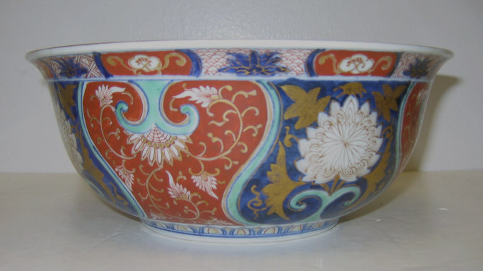 Appraisal: JAPANESE PORCELAIN BOWL Decorated in blue underglaze and red blue