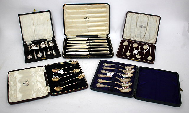 Appraisal: A SET OF SILVER HANDLED TEA KNIVES together with four