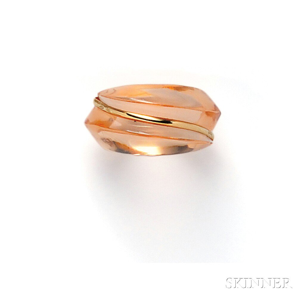 Appraisal: kt Gold and Resin Ring Baccarat France the peach-colored resin