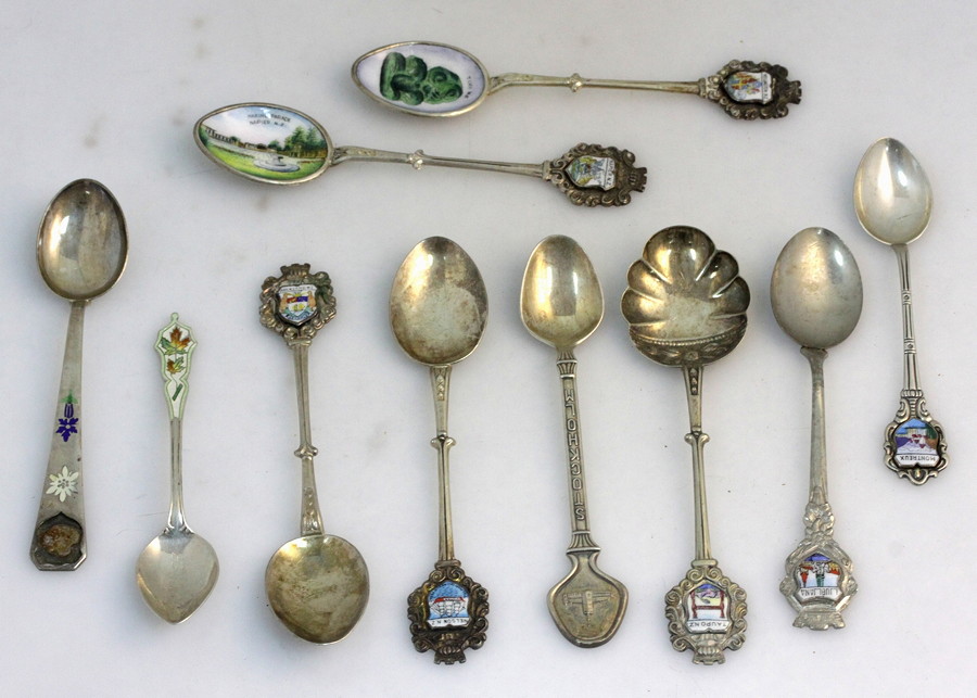 Appraisal: A quantity of silver coloured and enamelled souvenir teaspoons