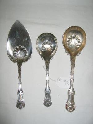 Appraisal: AN AMERICAN SERVING SPOON in fiddle and shell type pattern