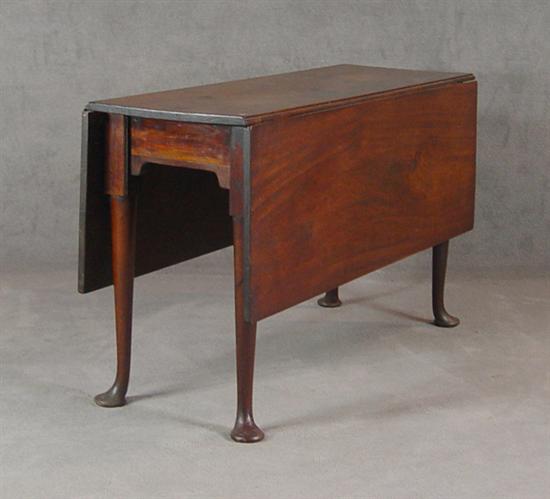 Appraisal: Walnut Queen Anne Drop Leaf Table