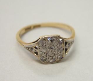 Appraisal: A gold and diamond set ten stone cluster ring in