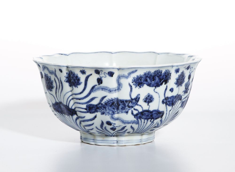 Appraisal: Fine Chinese Blue and White 'Lotus' Foliate Bowl Well potted