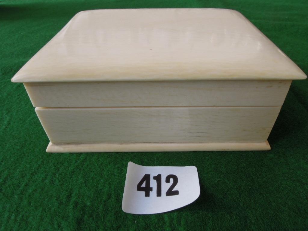 Appraisal: A simple rectangular ivory box and cover cm max