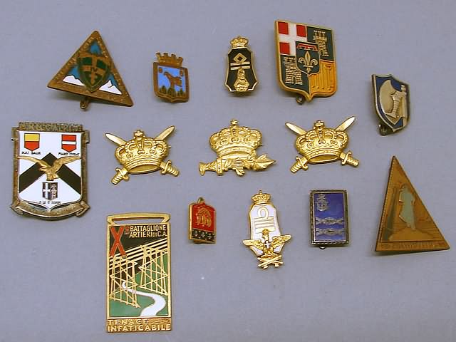 Appraisal: Grouping of miscellaneous Italian World War II pins and lapel