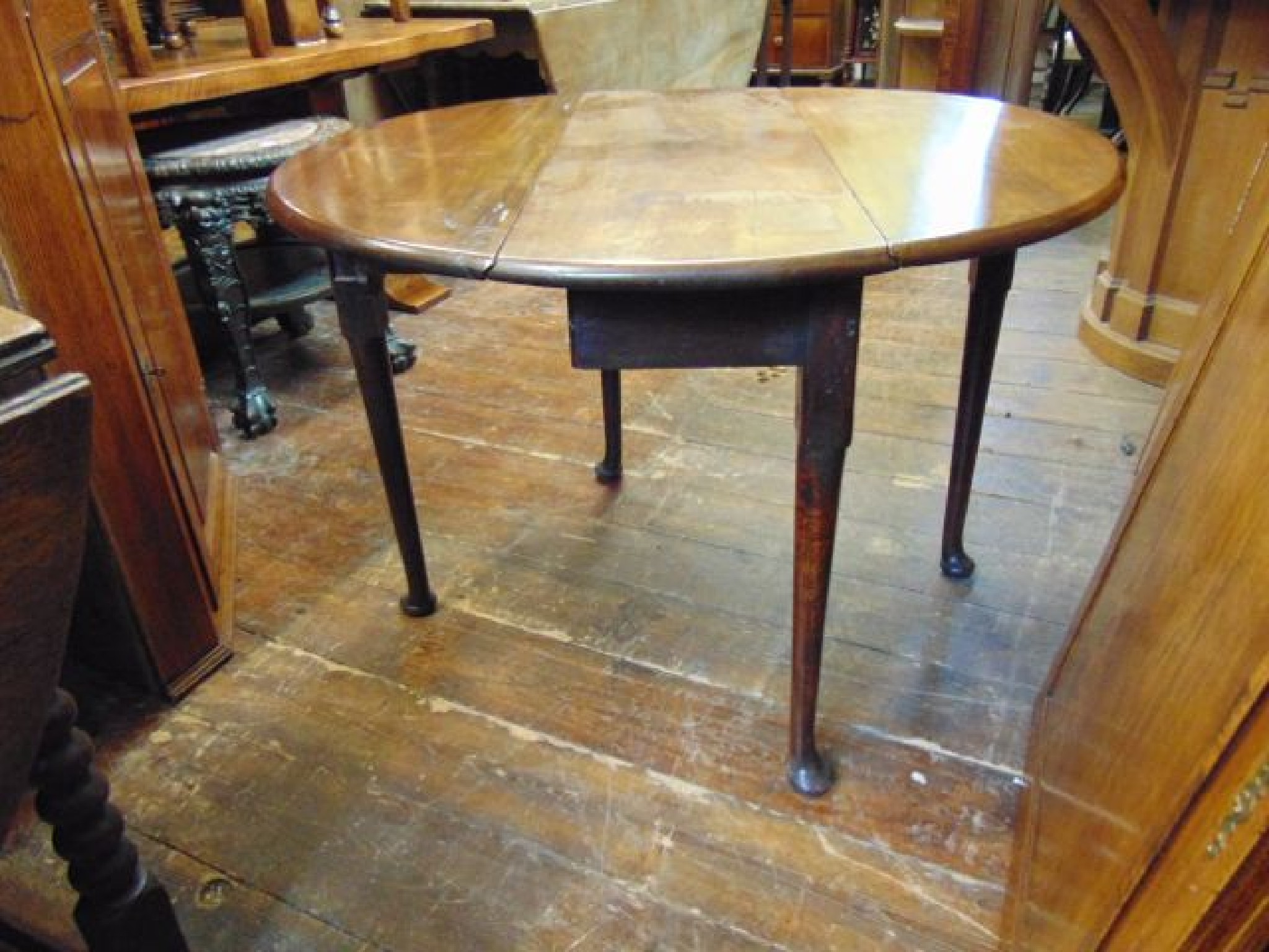 Appraisal: A simple Georgian mahogany pad foot drop leaf table