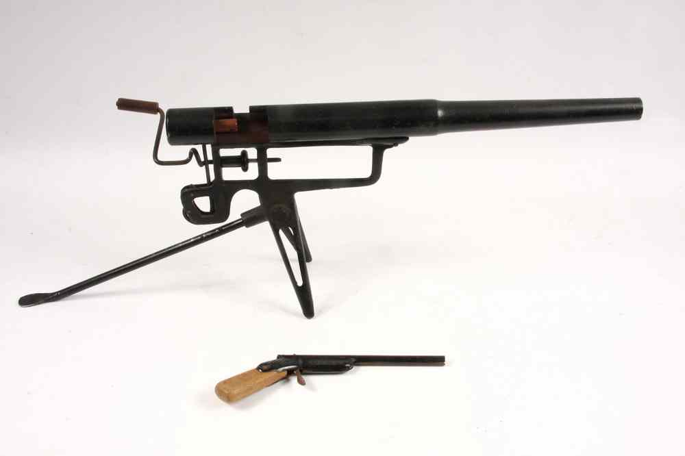 Appraisal: TOY MACHINE GUN PISTOL - s Vintage Toy Machine Gun