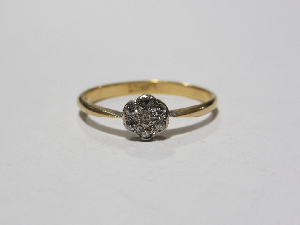 Appraisal: Nineteen thirties ct gold diamond cluster ring