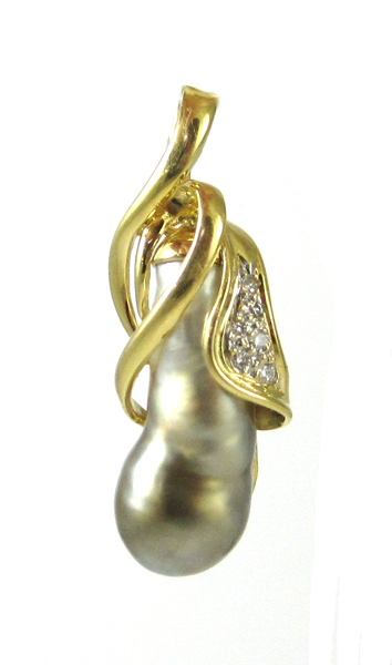 Appraisal: GREY BAROQUE SOUTH SEA PEARL PENDANT k yellow gold set