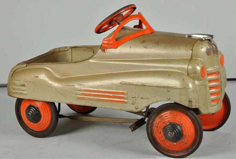 Appraisal: Steelcraft Murray Pontiac Pedal Car Toy Description s Pressed steel