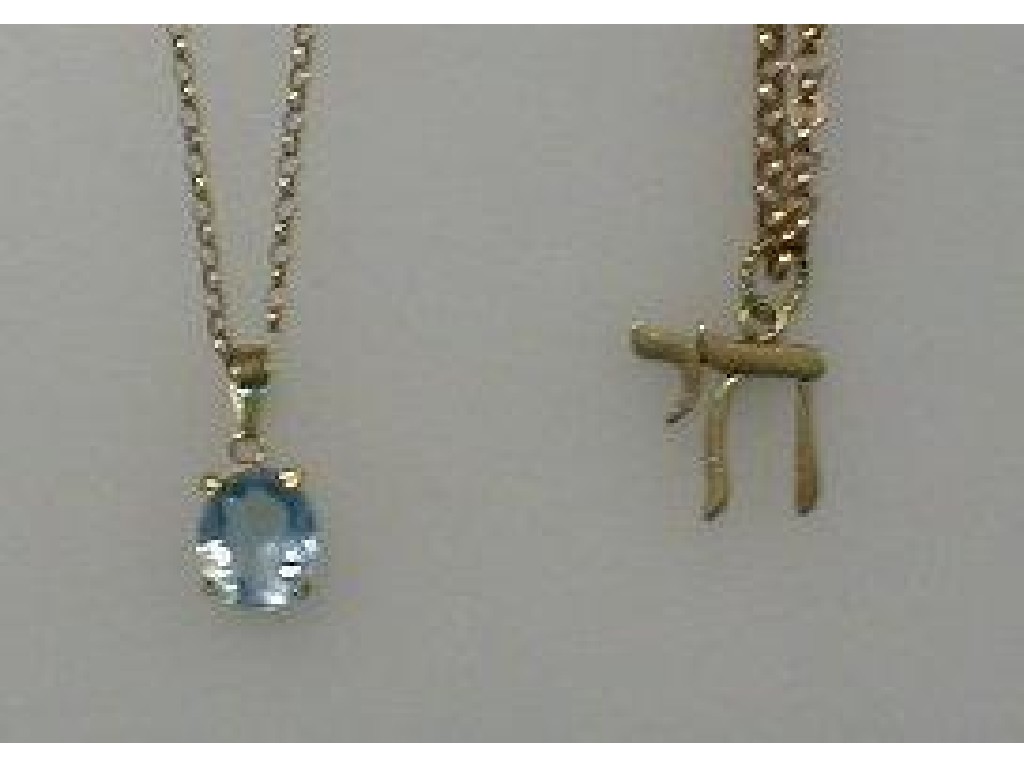 Appraisal: A pale blue stone set pendant on belcher chain and