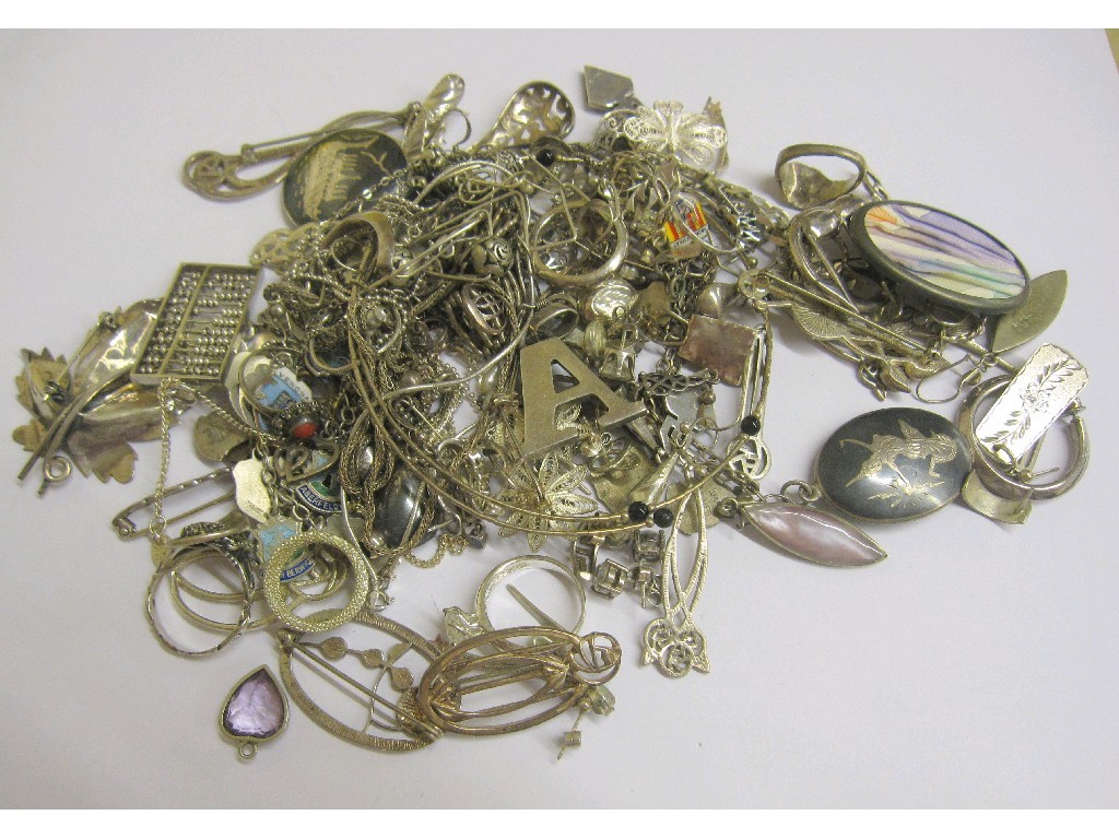 Appraisal: Extensive lot of silver jewellery to include rings earrings brooches