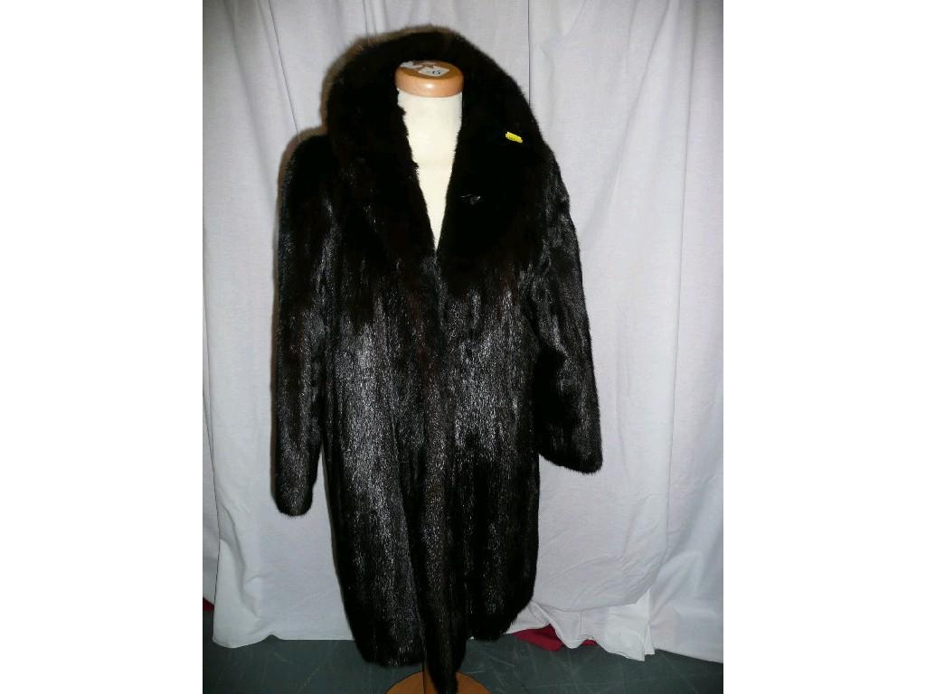 Appraisal: A lady's brown fur coat