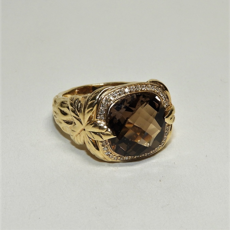 Appraisal: SMOKEY QUARTS DIAMOND YELLOW GOLD LADY'S RING th CenturySmokey quartz