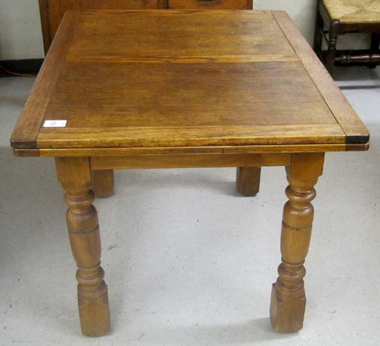 Appraisal: AN OAK DRAW-LEAF DINING TABLE English early th century having