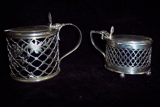 Appraisal: A mustard pot with trellis and flower engraved body and