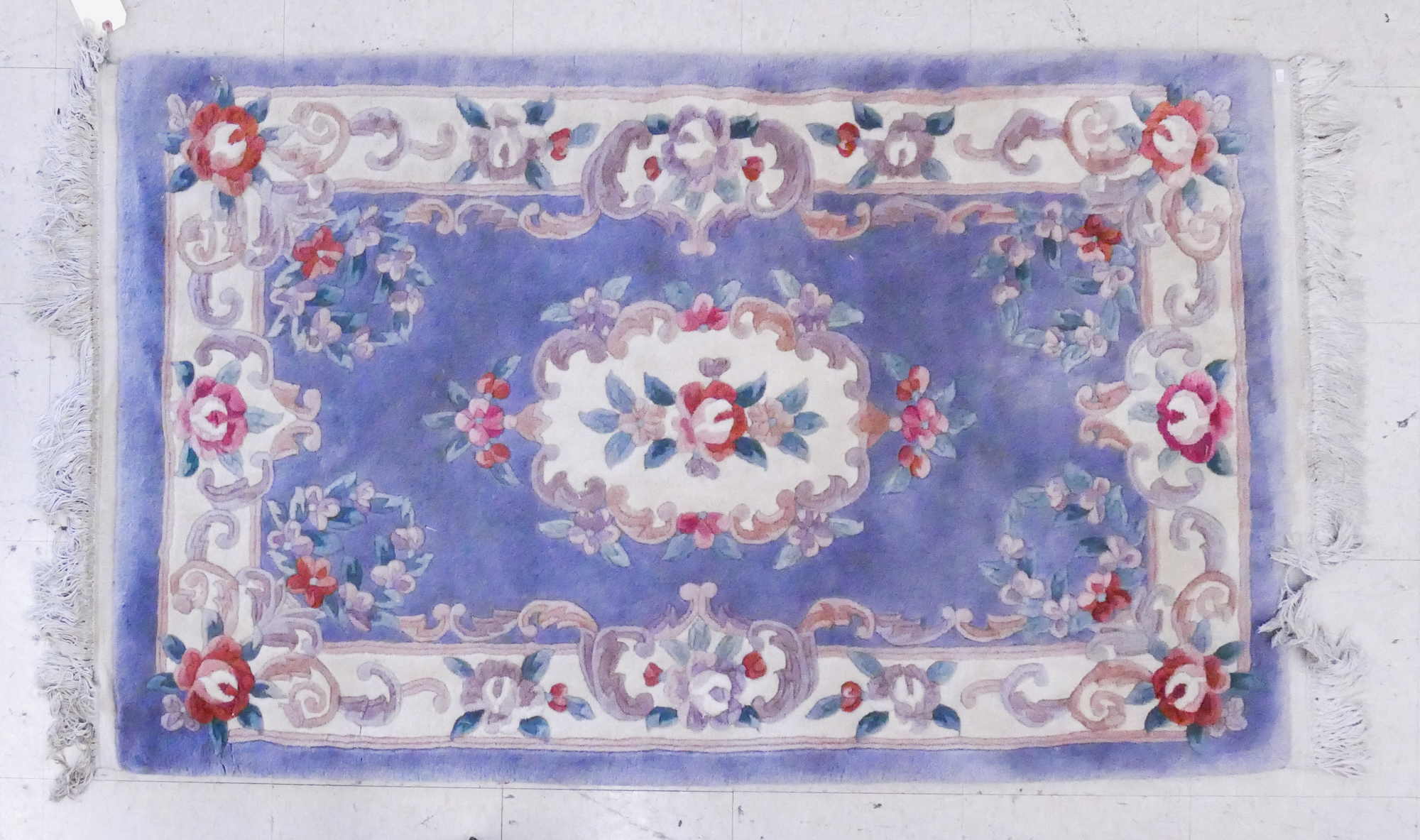 Appraisal: Floral Sculpted Chinese Wool Rug- x ''