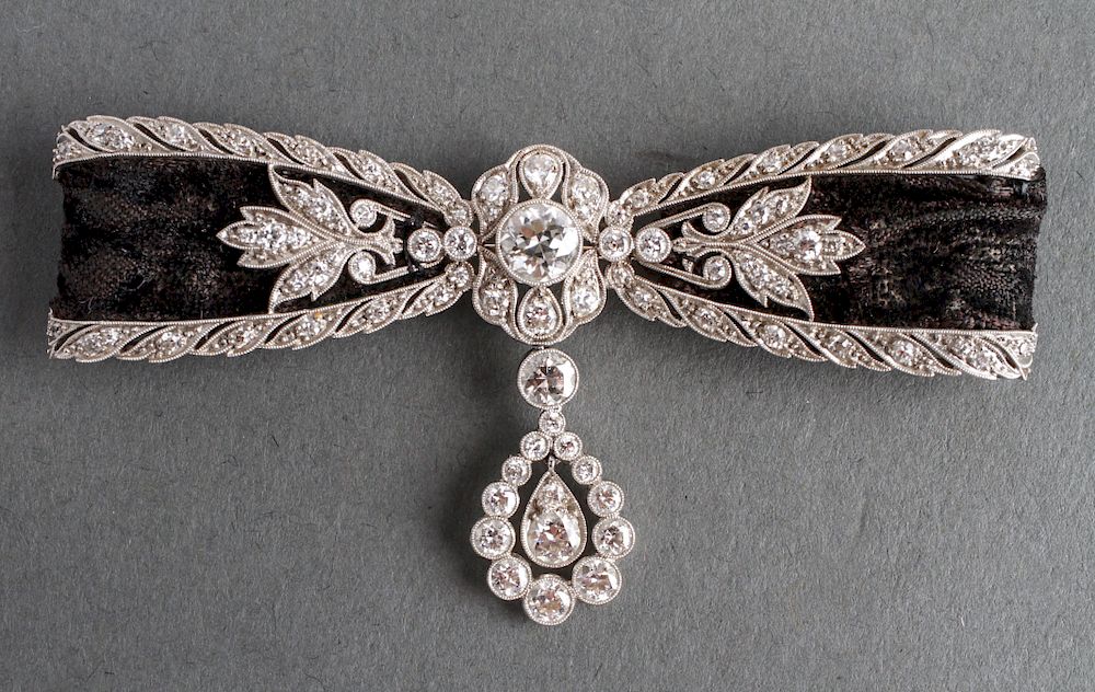 Appraisal: K White Gold Cts Diamonds Bow Dangle Brooch Edwardian K