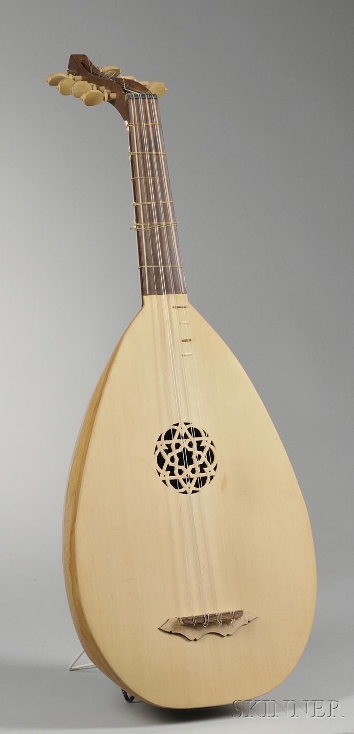 Appraisal: Modern Oud bearing the maker's label length of body cm