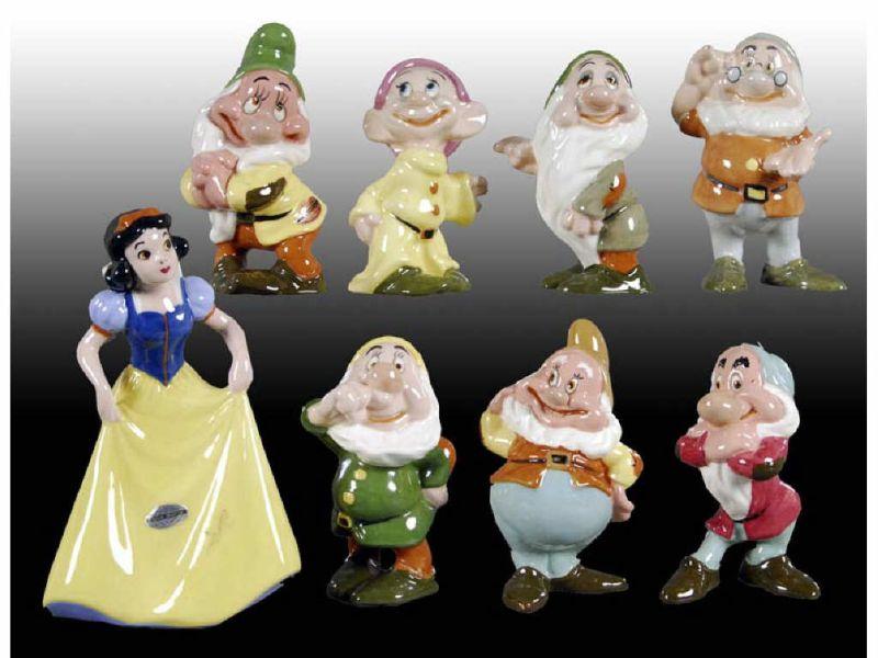 Appraisal: Snow White the Dwarfs Walt Disney Set of Figur Description