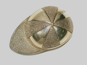 Appraisal: A George IV silver jockey cap caddy spoon with hammered