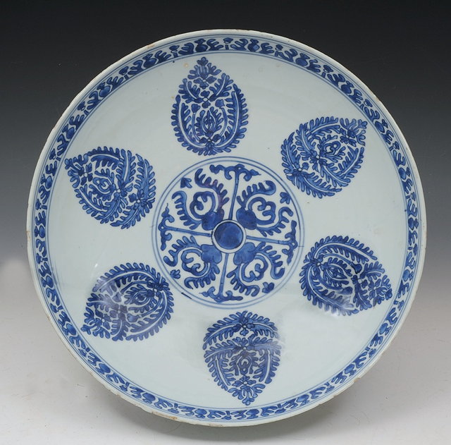 Appraisal: A CHINESE BLUE AND WHITE PORCELAIN SHALLOW CHARGER with central