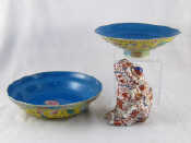 Appraisal: Chinese ceramics Two matching bowls one on raised foot both