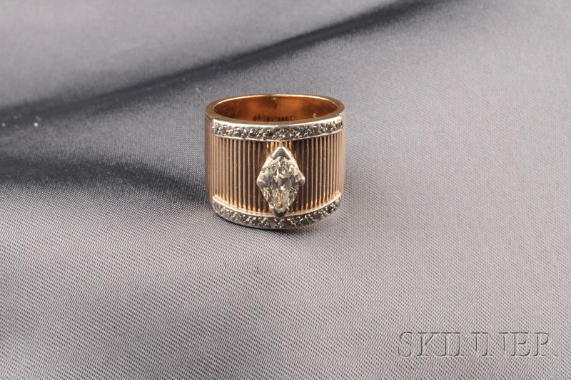 Appraisal: Retro kt Gold and Diamond Ring the thick ribbed band