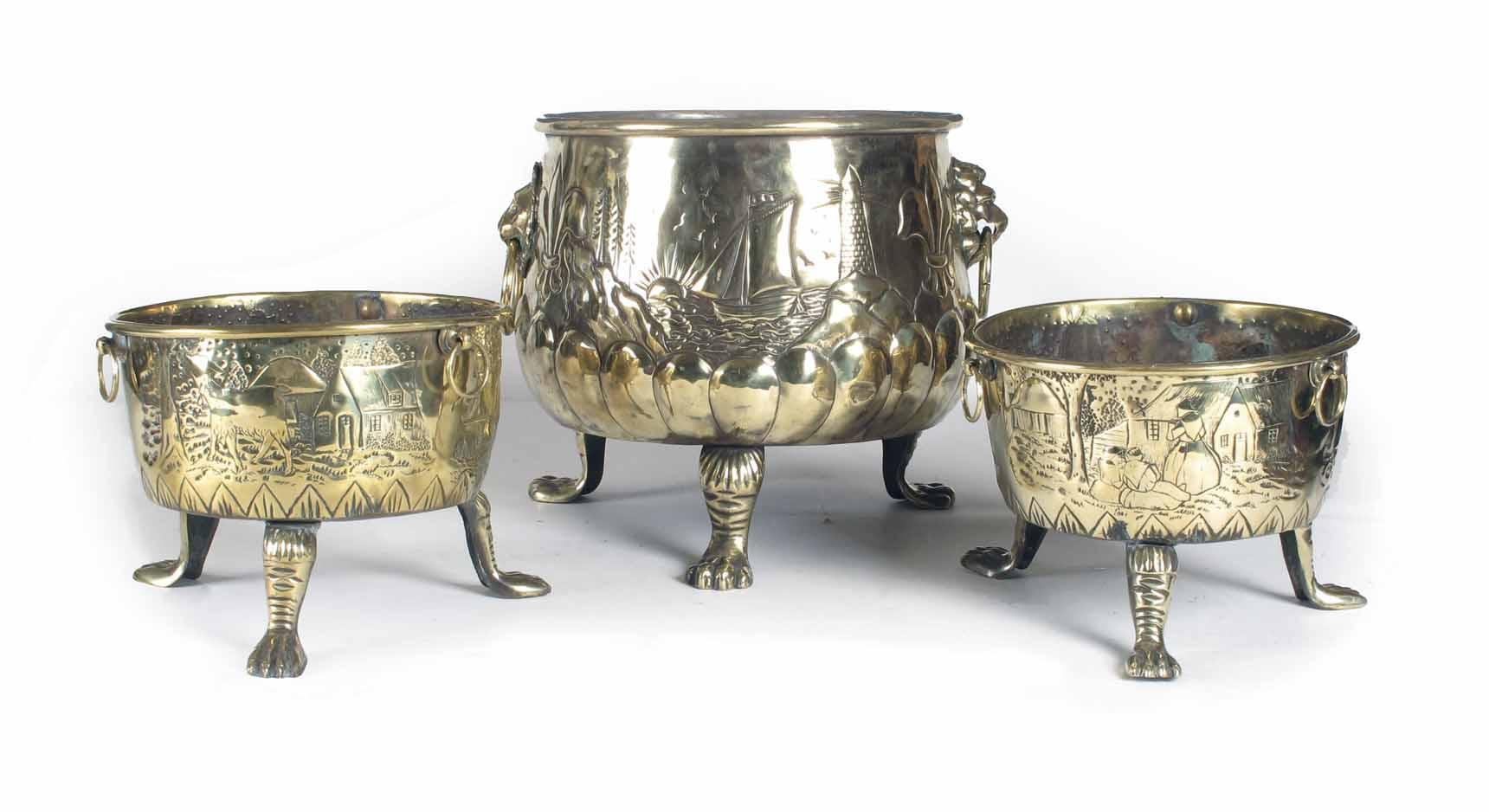 Appraisal: A Dutch brass jardiniere