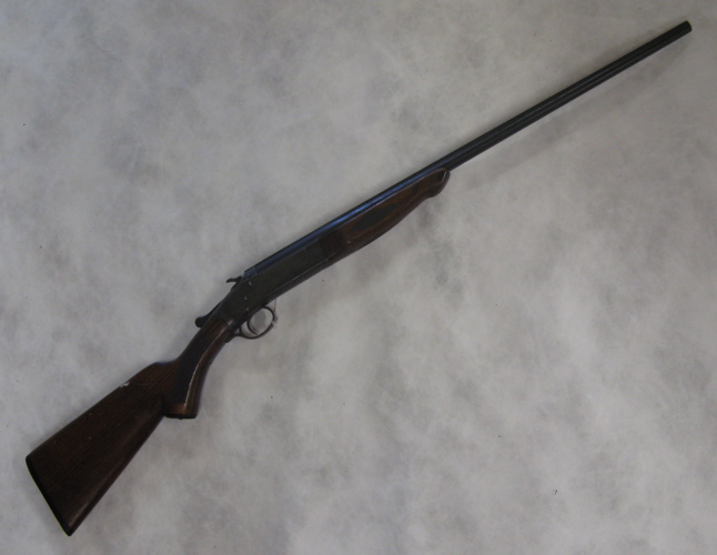 Appraisal: IVER JOHNSON CHAMPION MODEL SINGLE SHOT SHOTGUN gauge solid rib