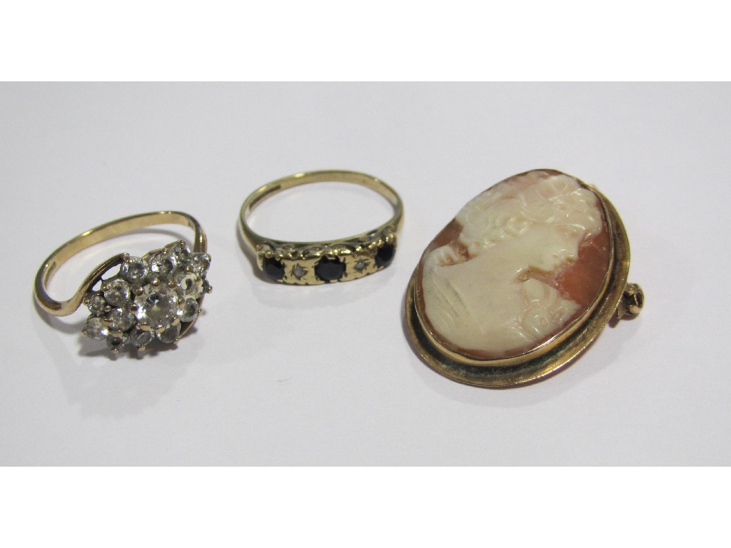 Appraisal: Lot comprising a ct gold mounted cameo brooch and two