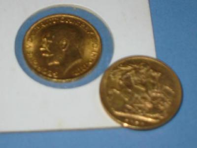 Appraisal: TWO GEORGE V GOLD SOVEREIGNS and