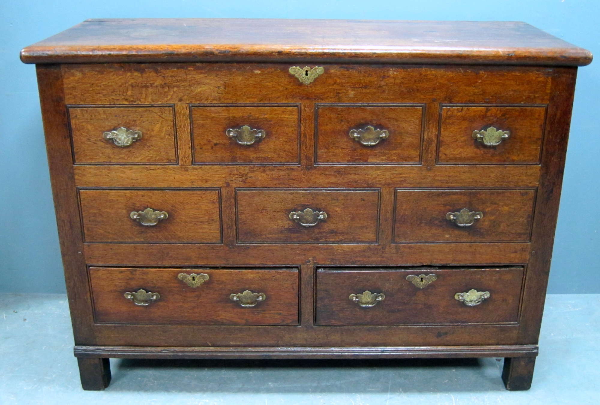 Appraisal: Oak mule chest with hinged top over seven faux drawers