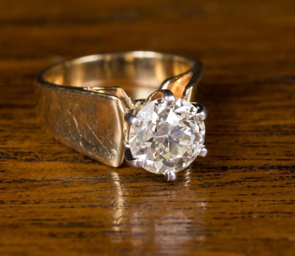 Appraisal: ESTATE DIAMOND AND FOURTEEN KARAT GOLD SOLITAIRE RING The k