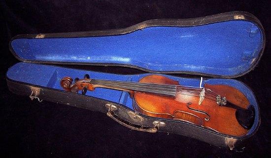 Appraisal: A cased violin