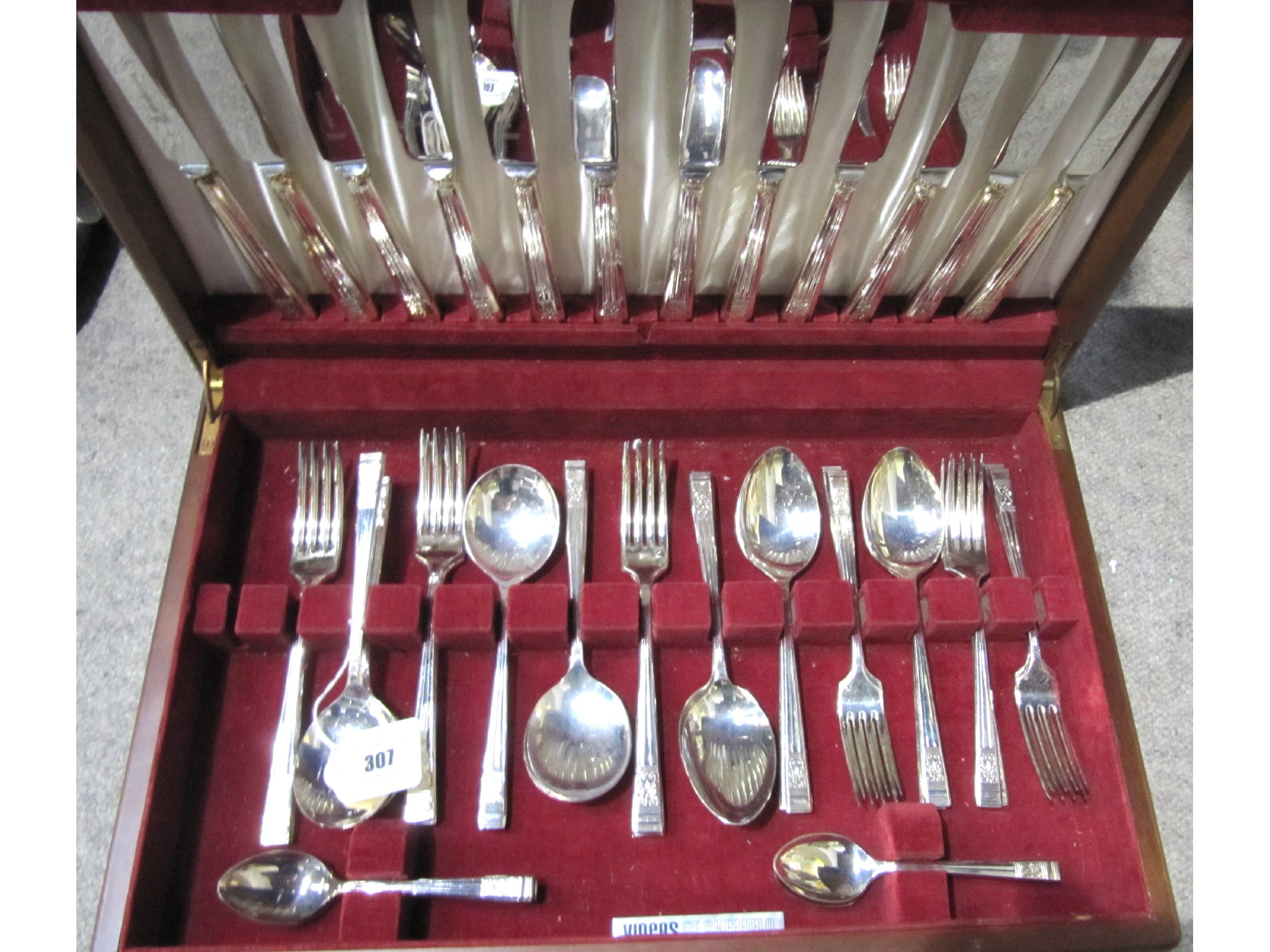 Appraisal: A modern canteen of silver plated cutlery