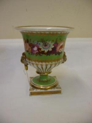 Appraisal: A CHAMBERLAINS WORCESTER PORCELAIN VASE of urn form with gilded