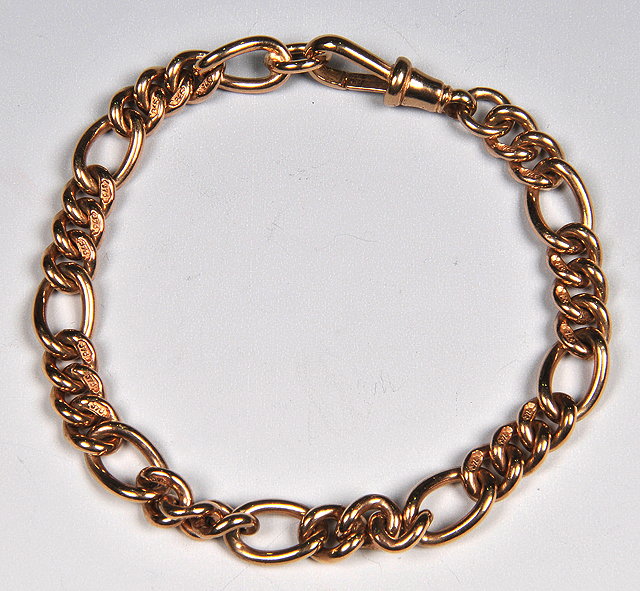 Appraisal: A CT GOLD CHAIN of stylised link form grams