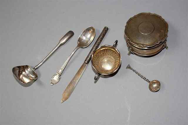 Appraisal: A GEORGE III SILVER CADDY SPOON with shovel shaped bowl